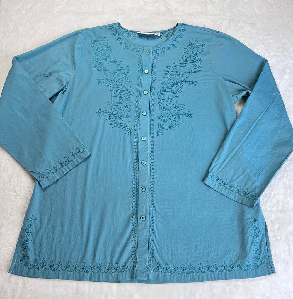 Denim & Company size medium Teal Blue Women's Button Down Shirt Embroidered